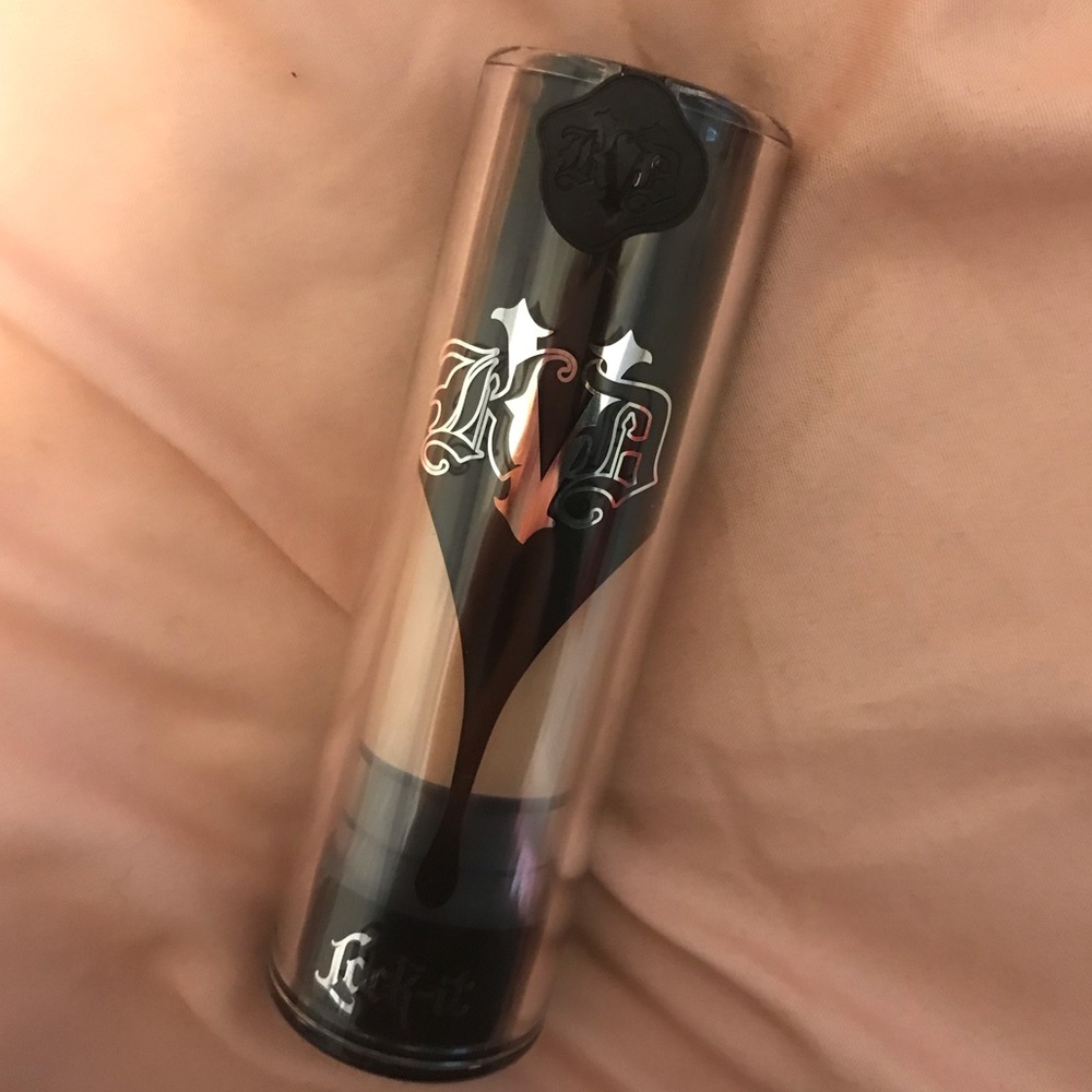 Kat Von D Lock-It Foundation